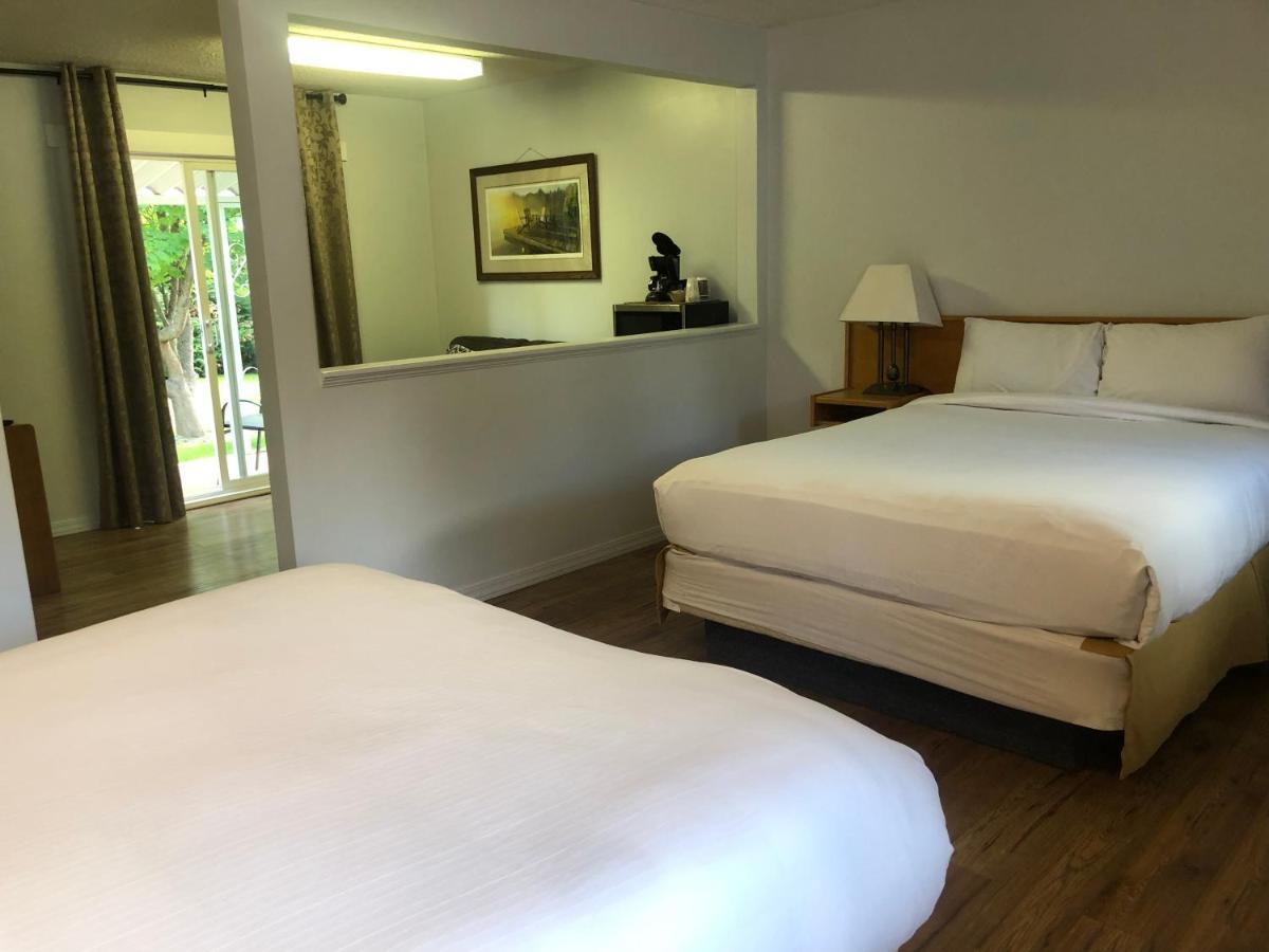 Bavarian Orchard Motel Creston Ngoại thất bức ảnh