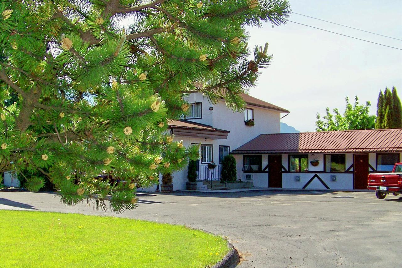 Bavarian Orchard Motel Creston Ngoại thất bức ảnh