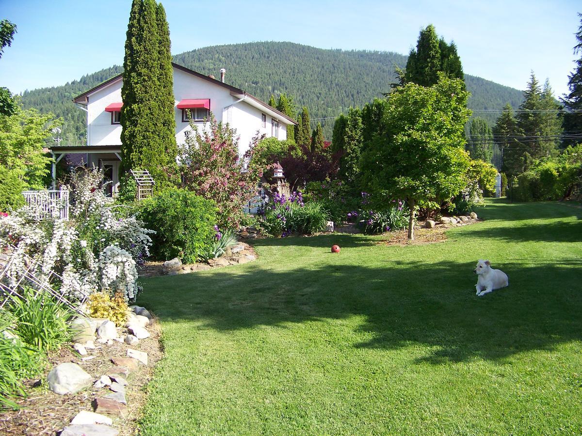 Bavarian Orchard Motel Creston Ngoại thất bức ảnh